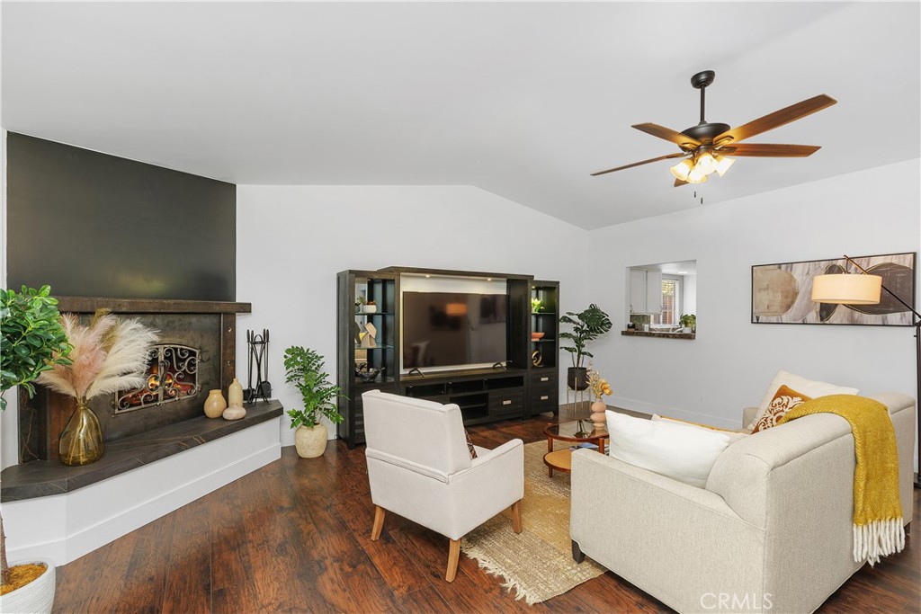 53070 Avenida Vallejo
