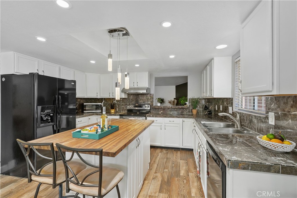 53070 Avenida Vallejo