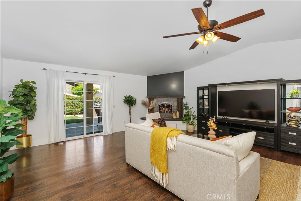 53070 Avenida Vallejo
