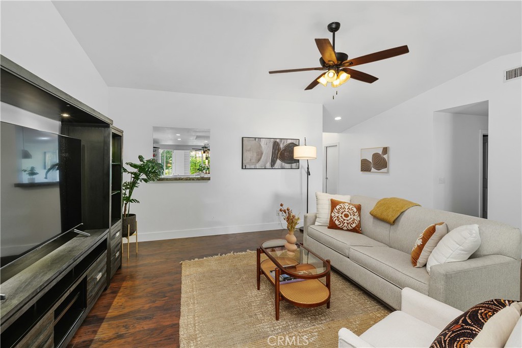 53070 Avenida Vallejo
