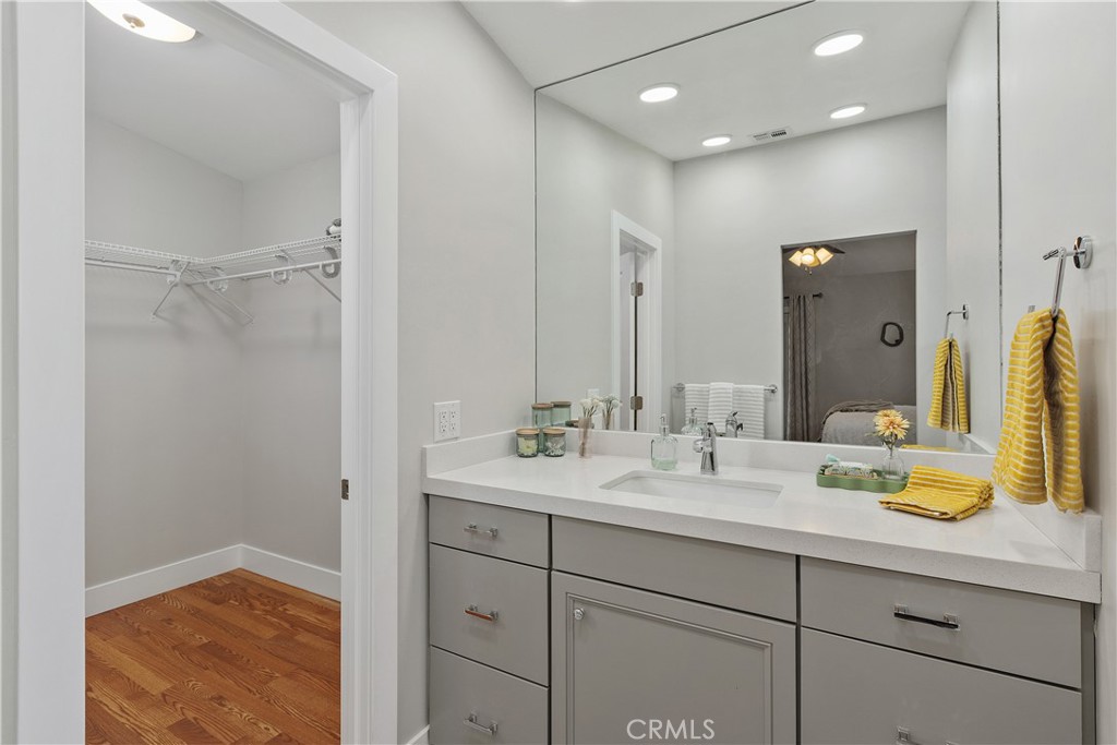 53070 Avenida Vallejo