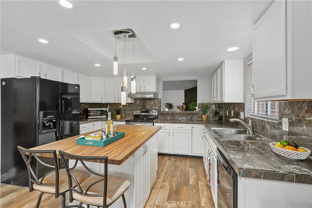 53070 Avenida Vallejo