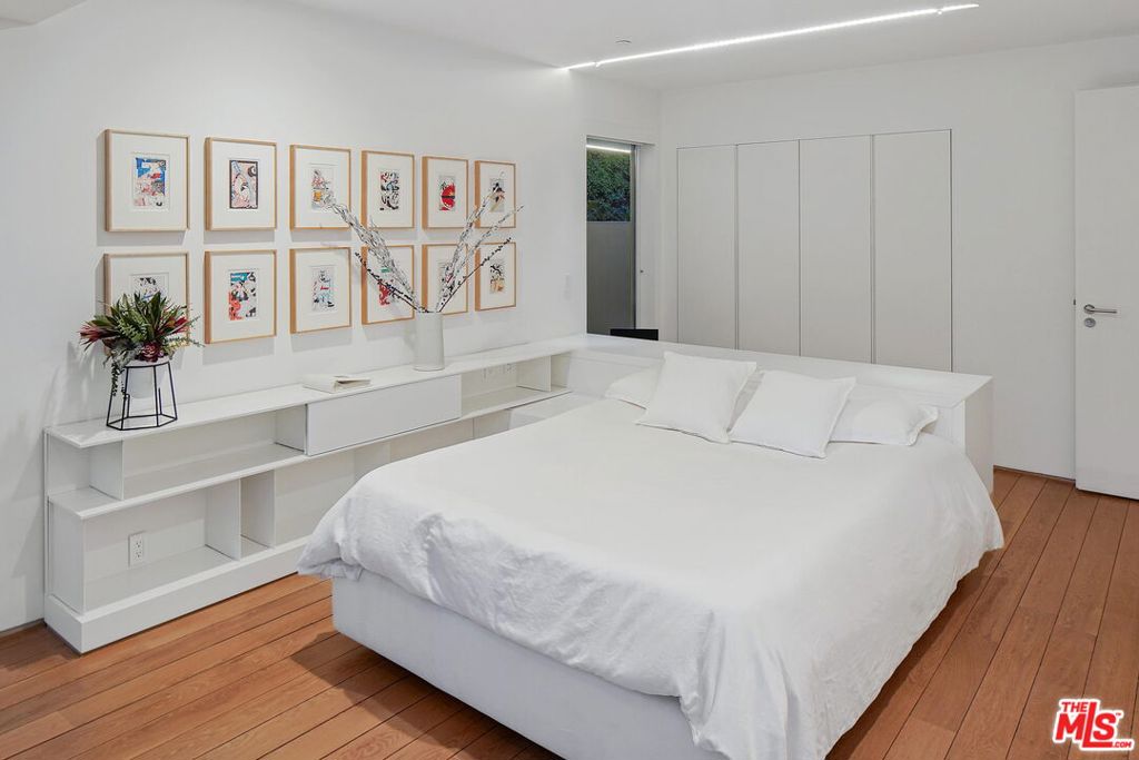 1106 N Hillcrest Road