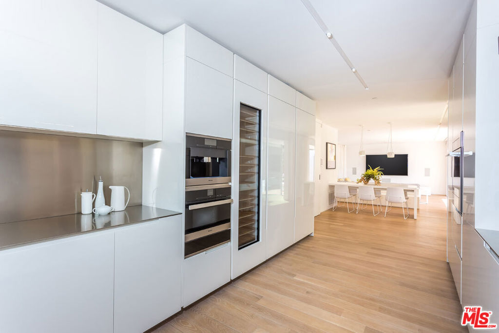 1106 N Hillcrest Road