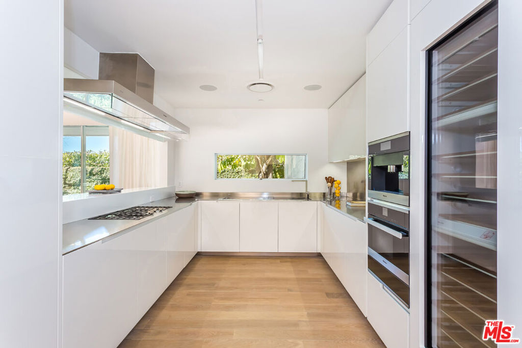 1106 N Hillcrest Road