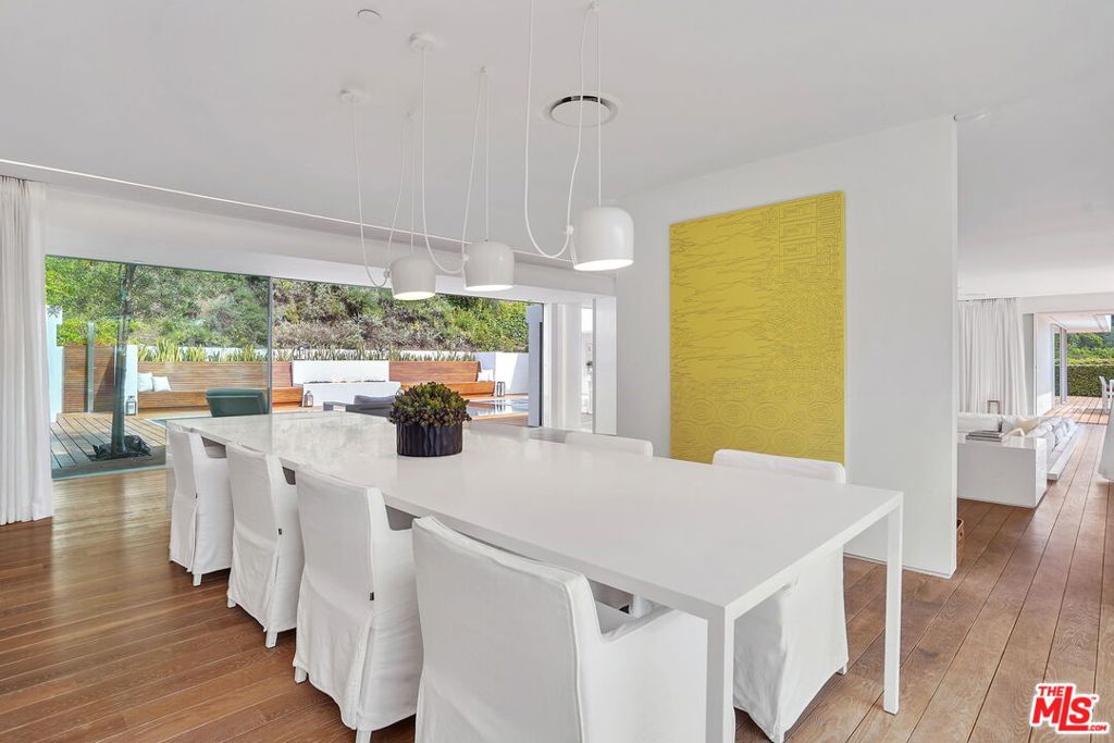 1106 N Hillcrest Road