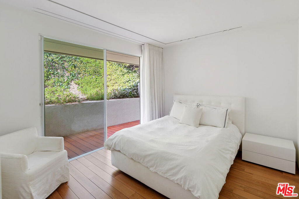 1106 N Hillcrest Road