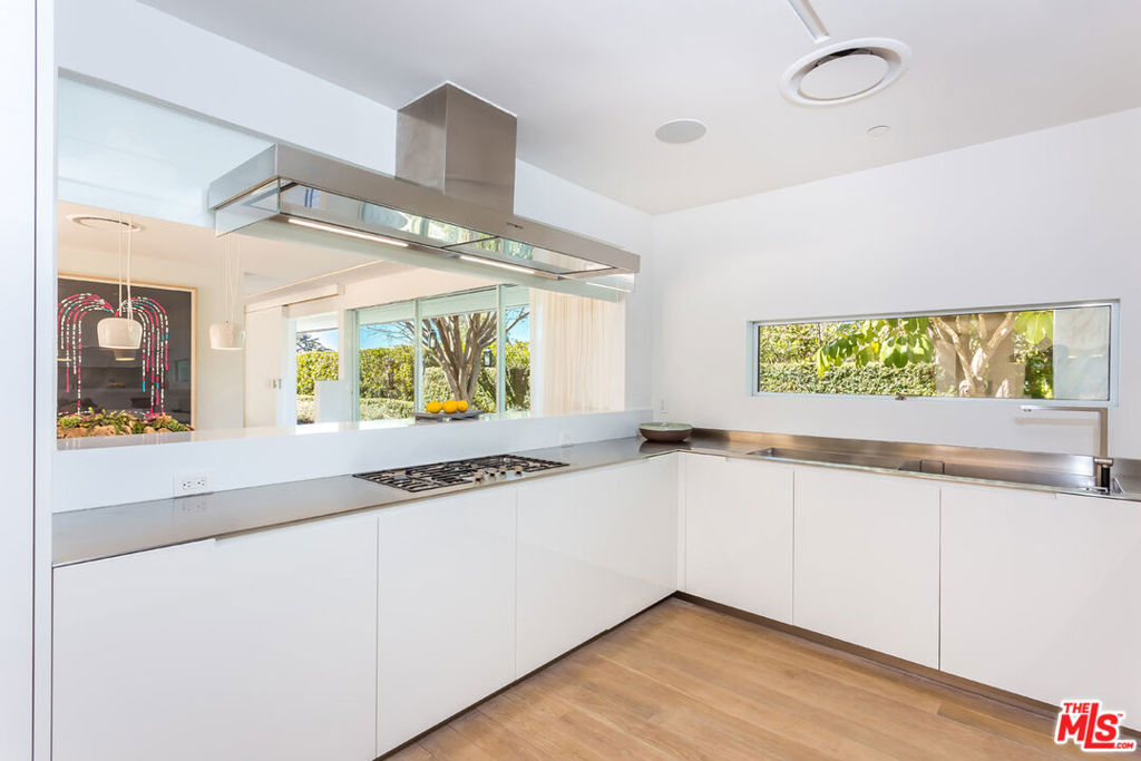 1106 N Hillcrest Road