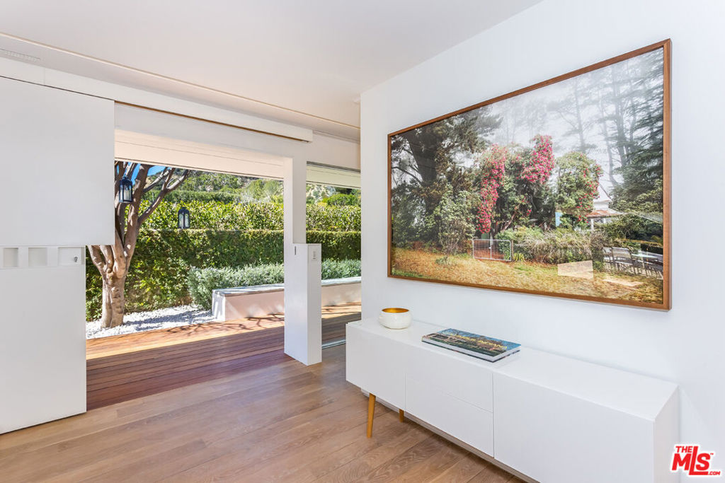 1106 N Hillcrest Road