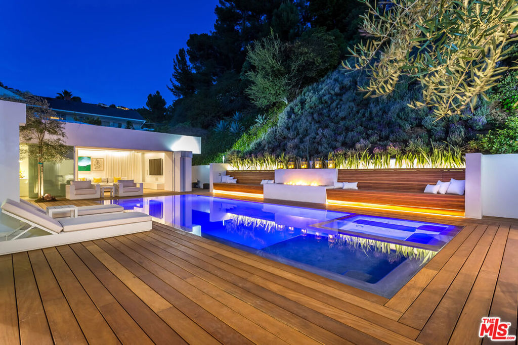 1106 N Hillcrest Road