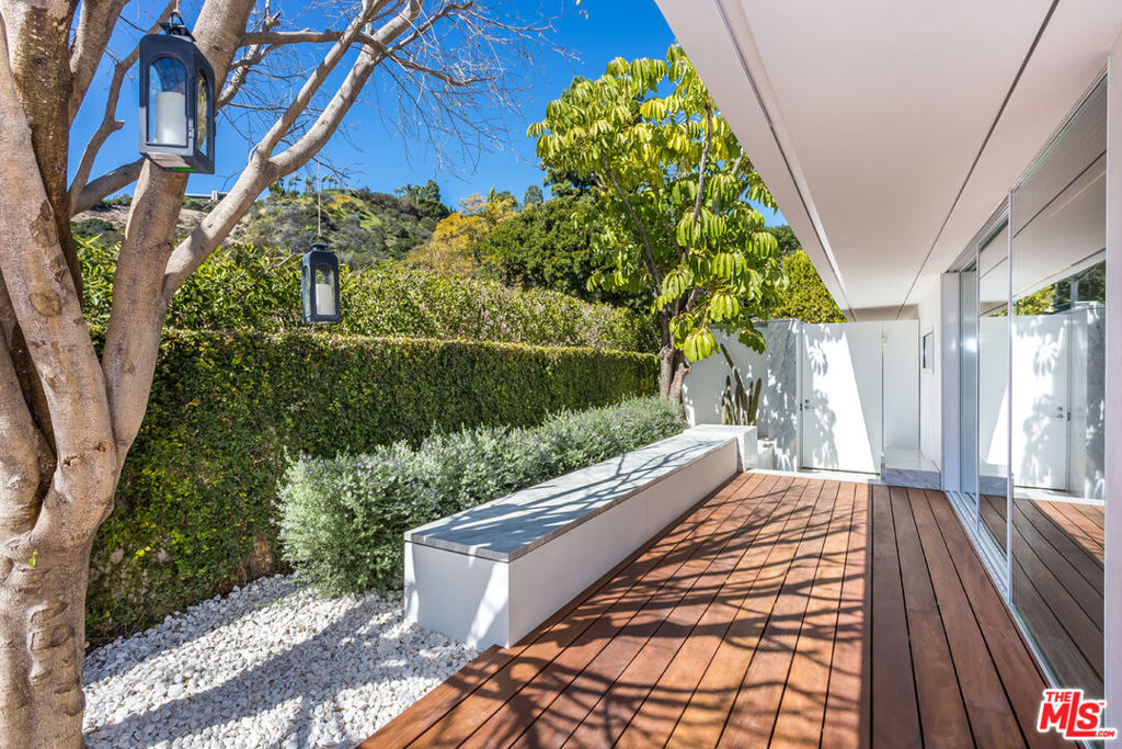 1106 N Hillcrest Road