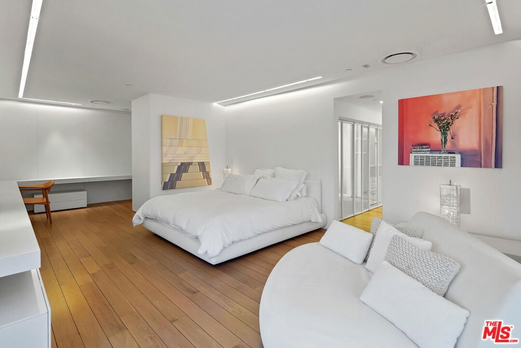 1106 N Hillcrest Road