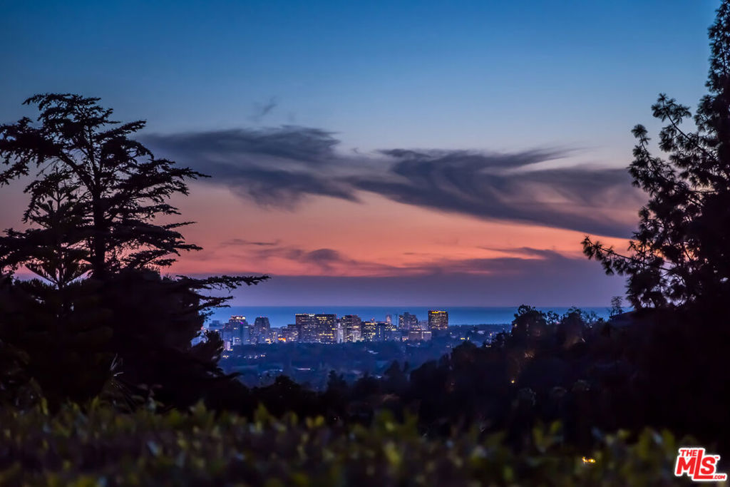 1106 N Hillcrest Road