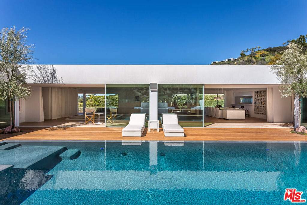 1106 N Hillcrest Road