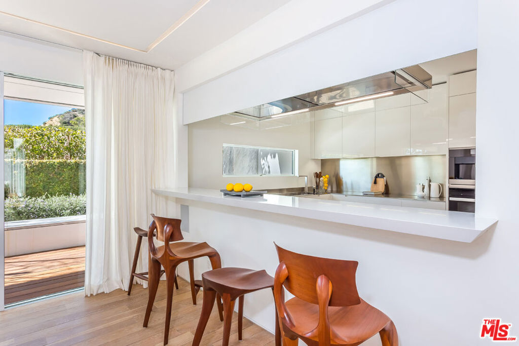 1106 N Hillcrest Road