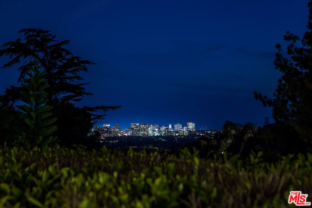 1106 N Hillcrest Road