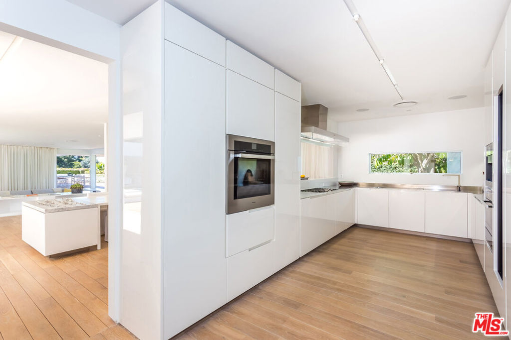 1106 N Hillcrest Road