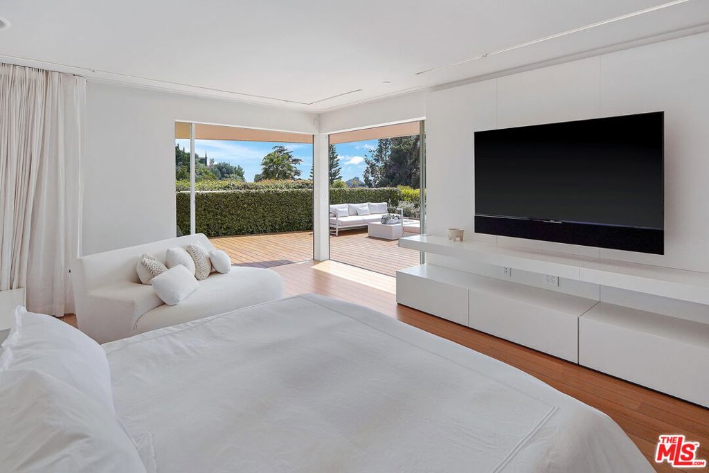 1106 N Hillcrest Road