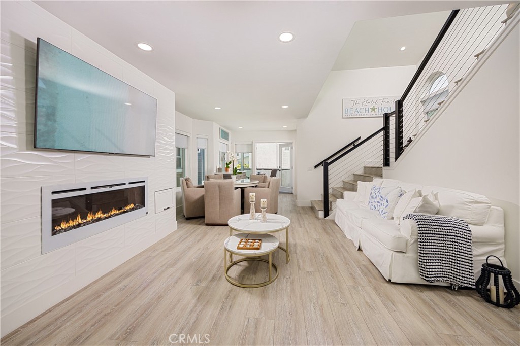 3008 1/2 W Balboa Blvd