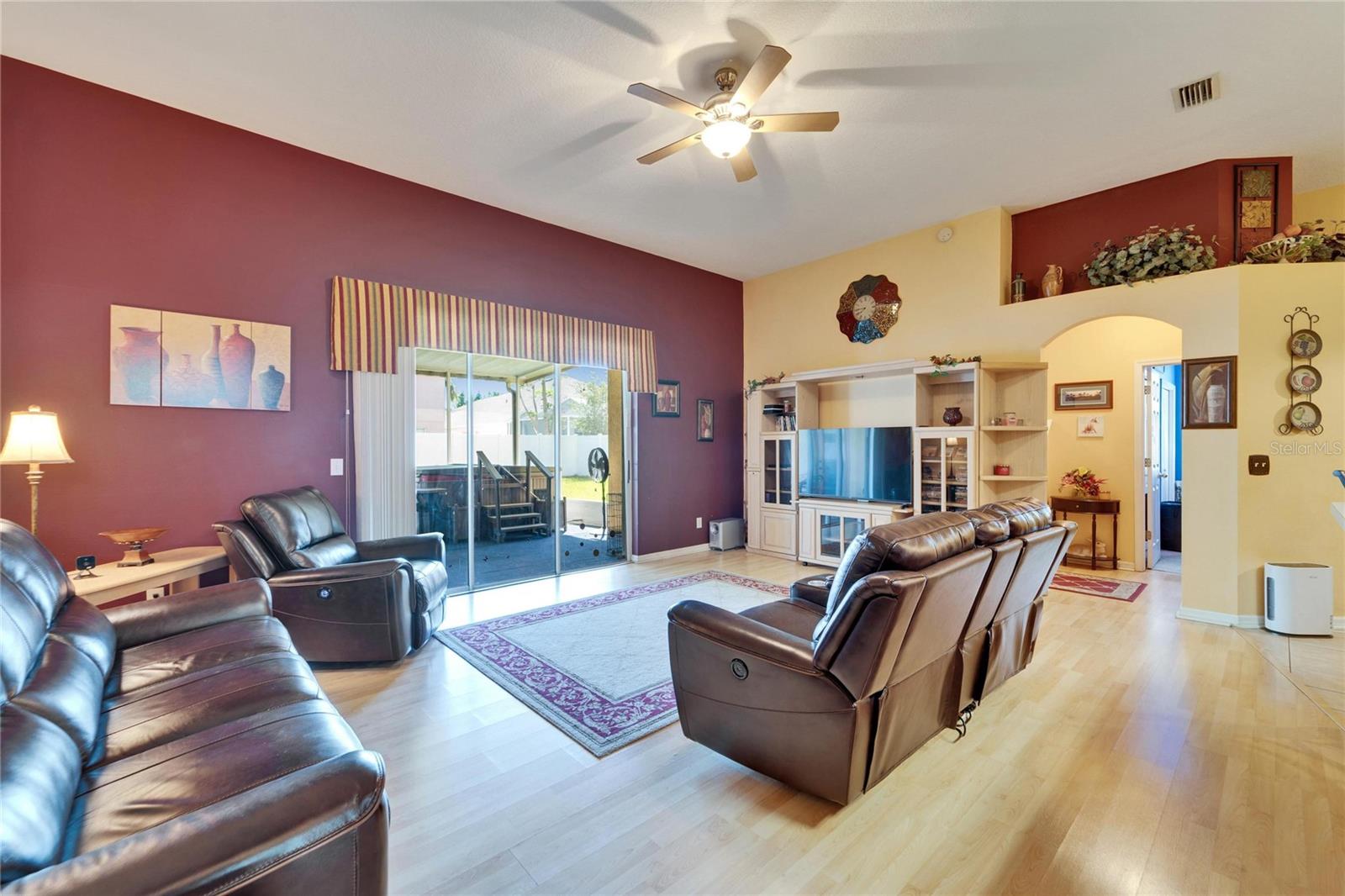 9504 LAUREL LEDGE DR