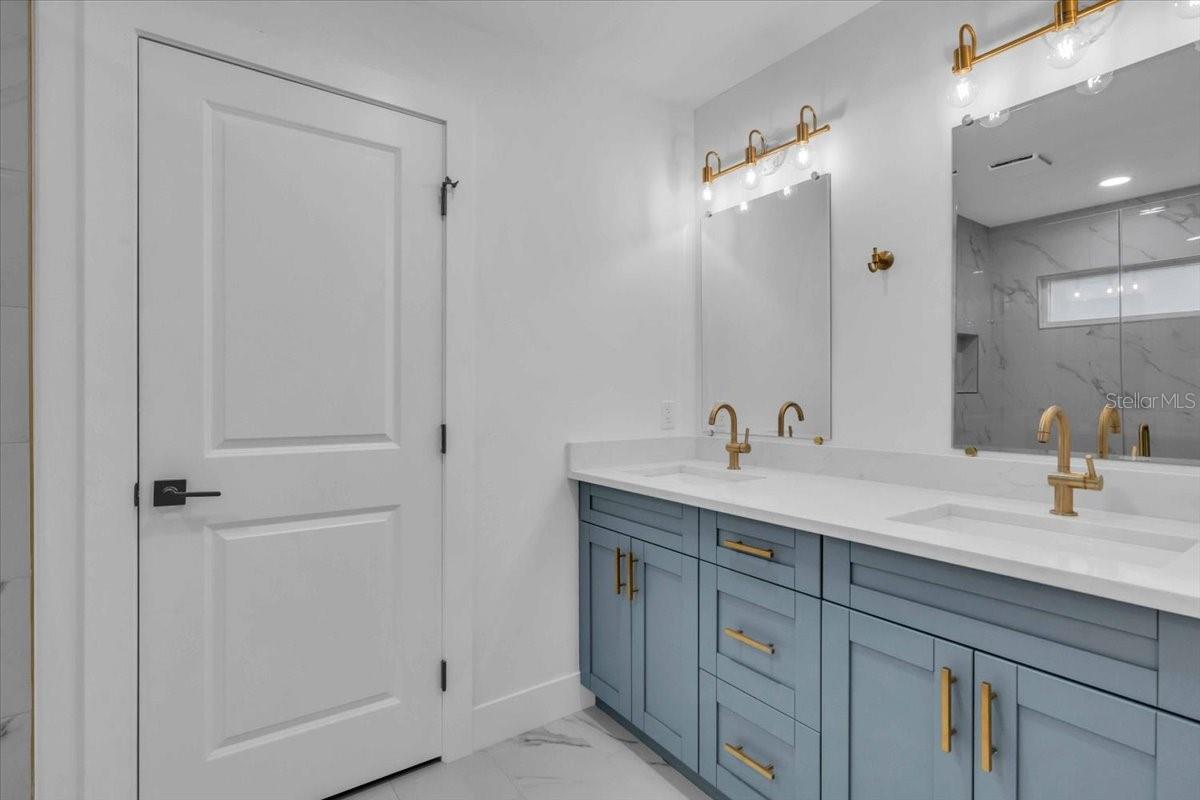 3409 W VILLA ROSA ST