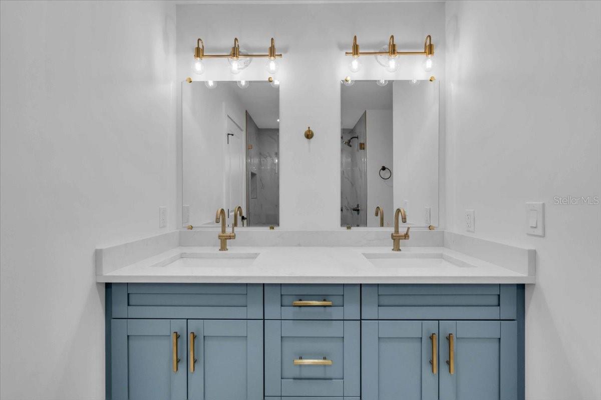 3409 W VILLA ROSA ST