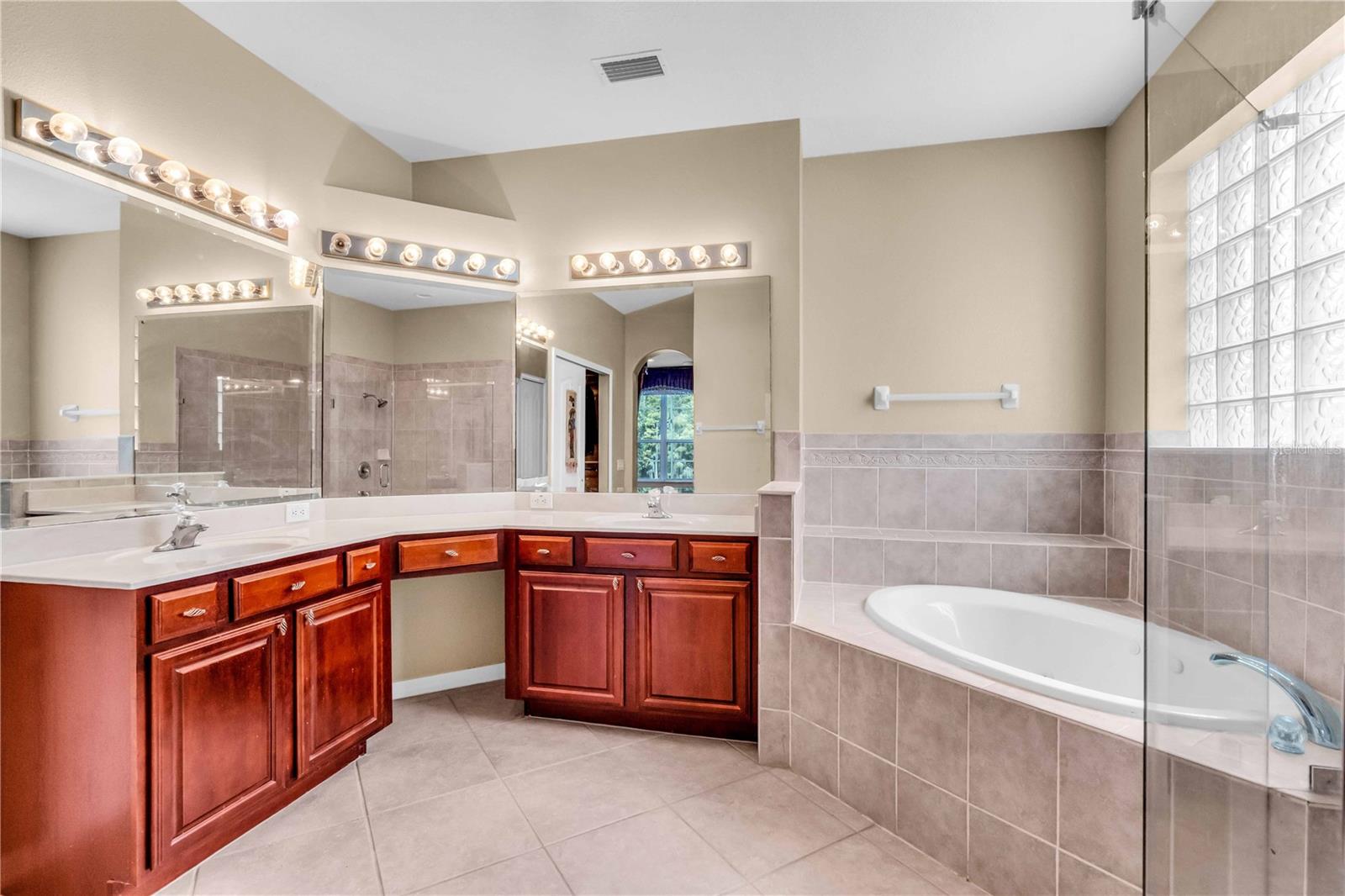 10561 BERMUDA ISLE DR
