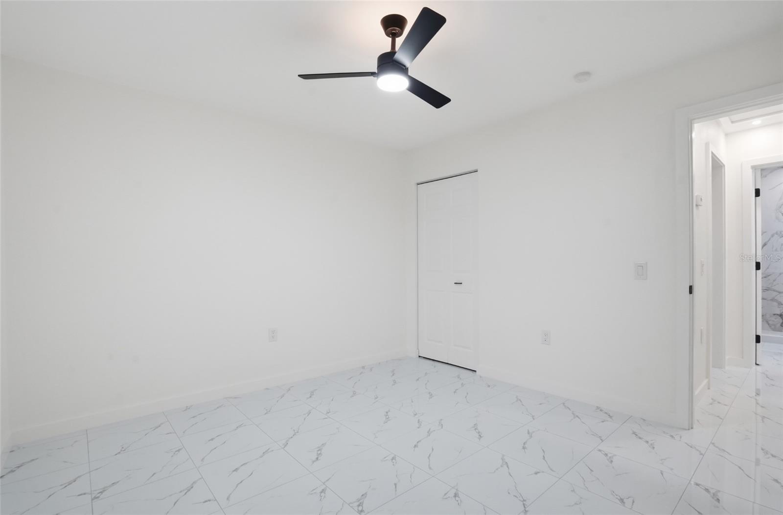 8206 N HILLSBOROUGH LN