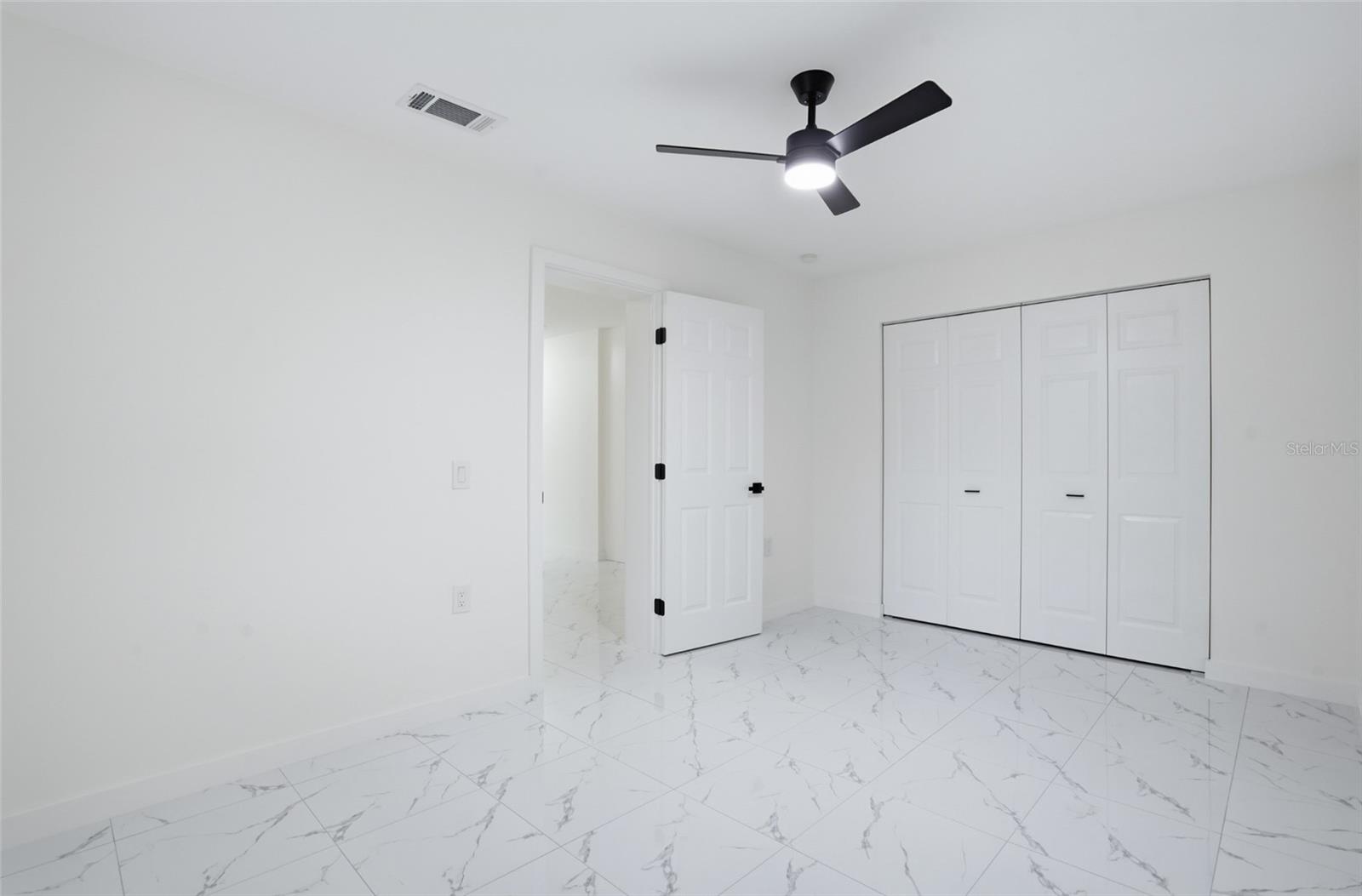 8206 N HILLSBOROUGH LN