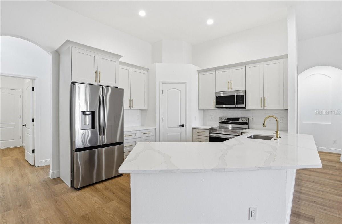 9404 LAUREL LEDGE DR