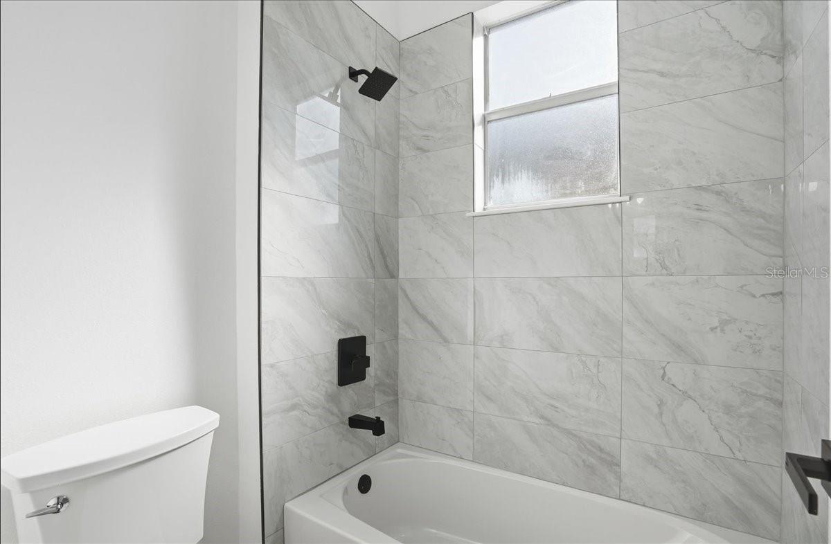 9404 LAUREL LEDGE DR