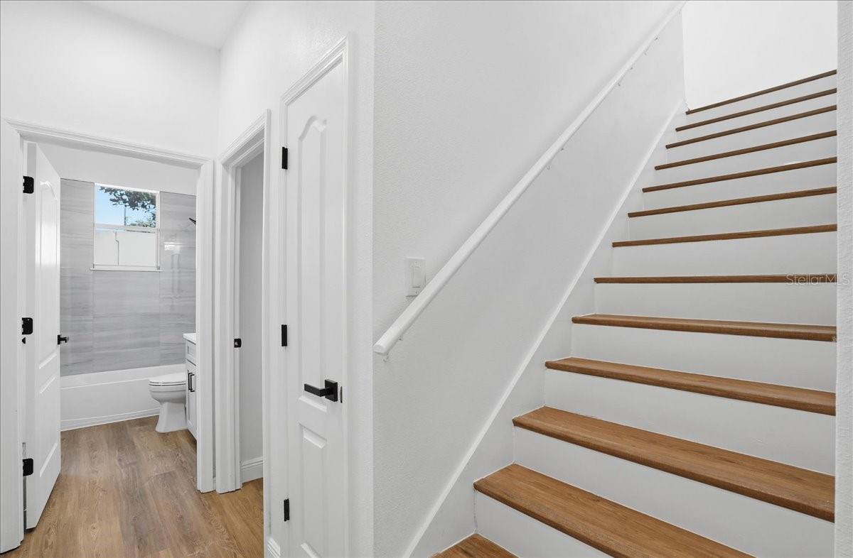 9404 LAUREL LEDGE DR