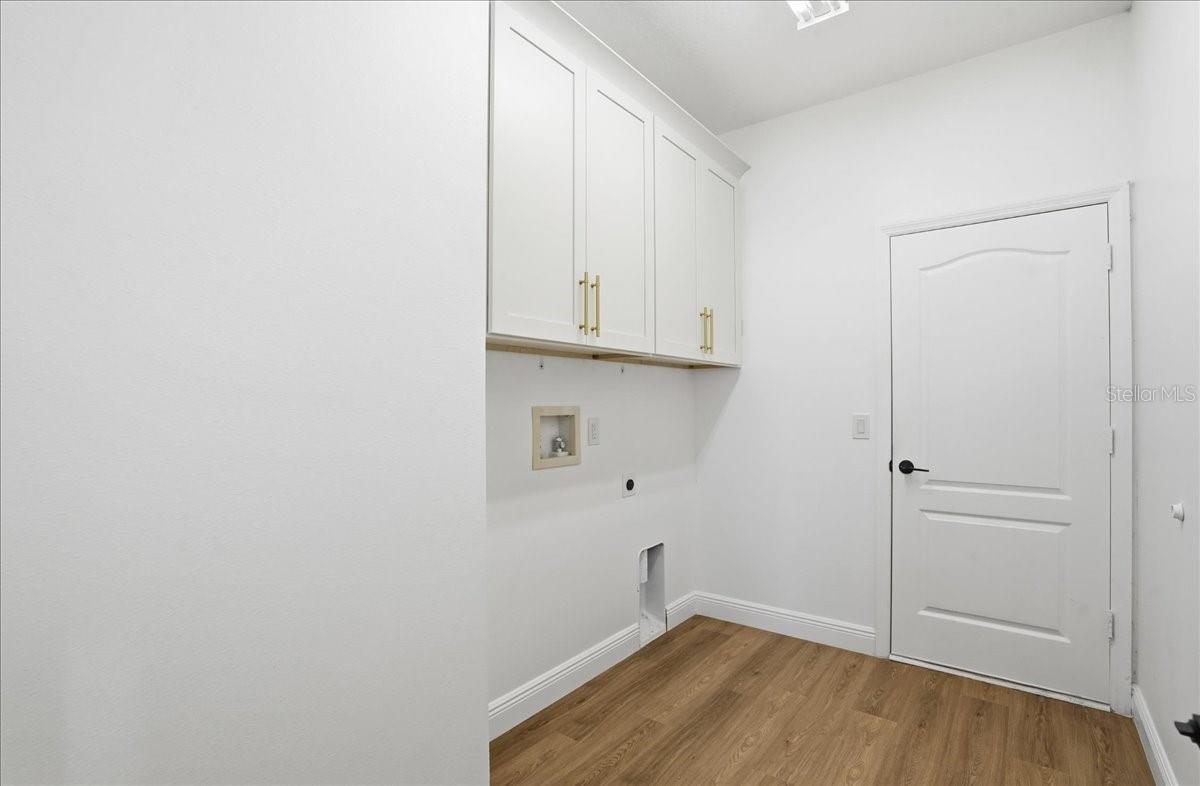 9404 LAUREL LEDGE DR