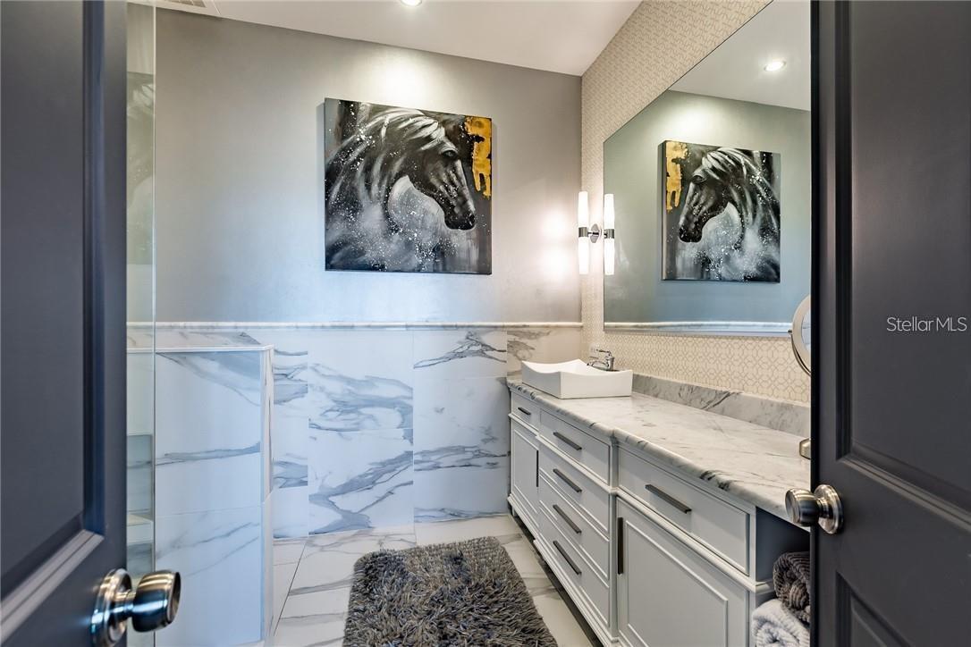 1238 E KENNEDY BLVD #1001