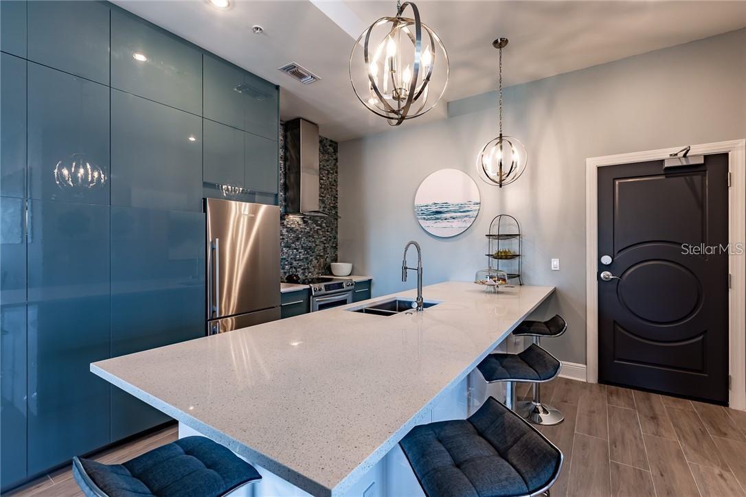 1238 E KENNEDY BLVD #1001