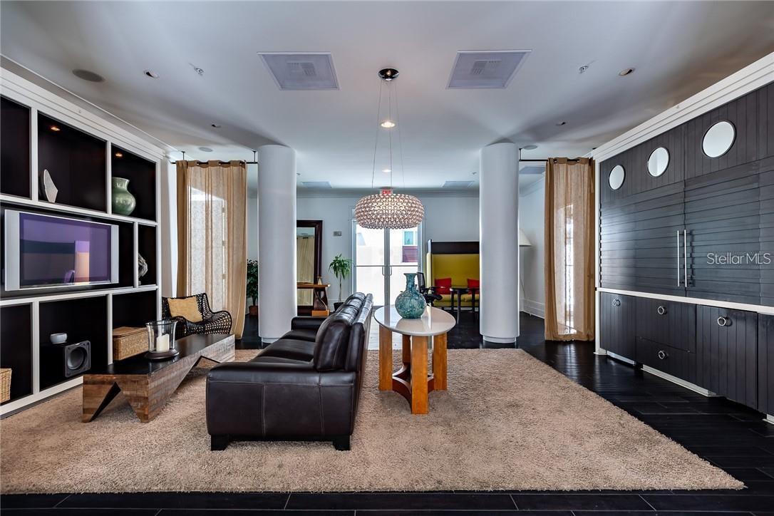 1238 E KENNEDY BLVD #1001