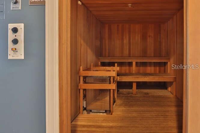 1227 E MADISON ST #601