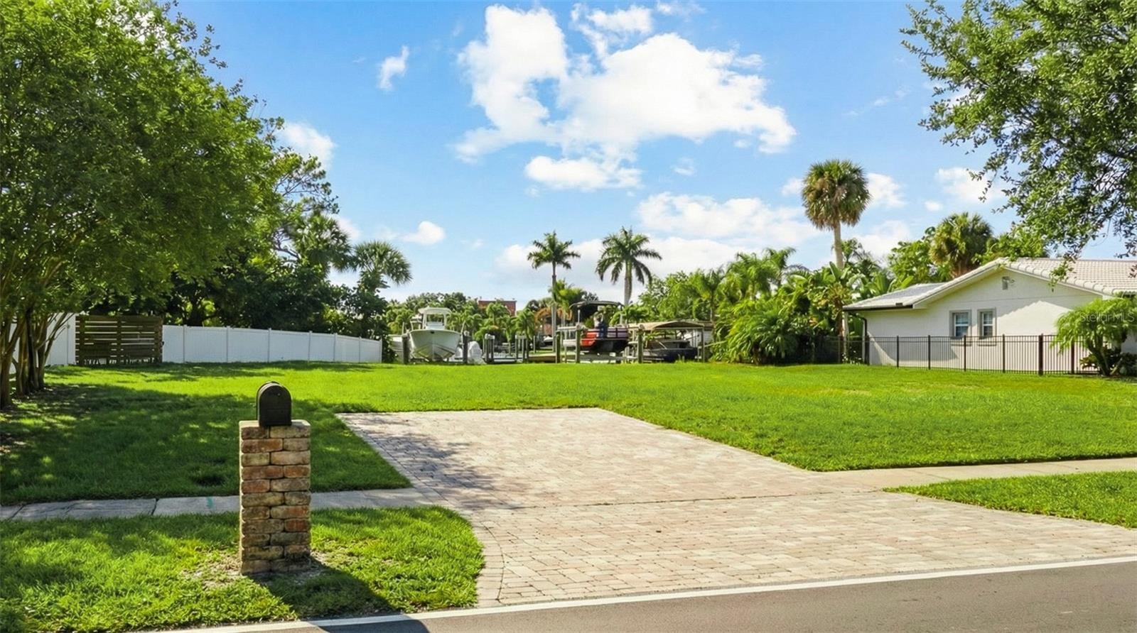 3904 DANA SHORES DR