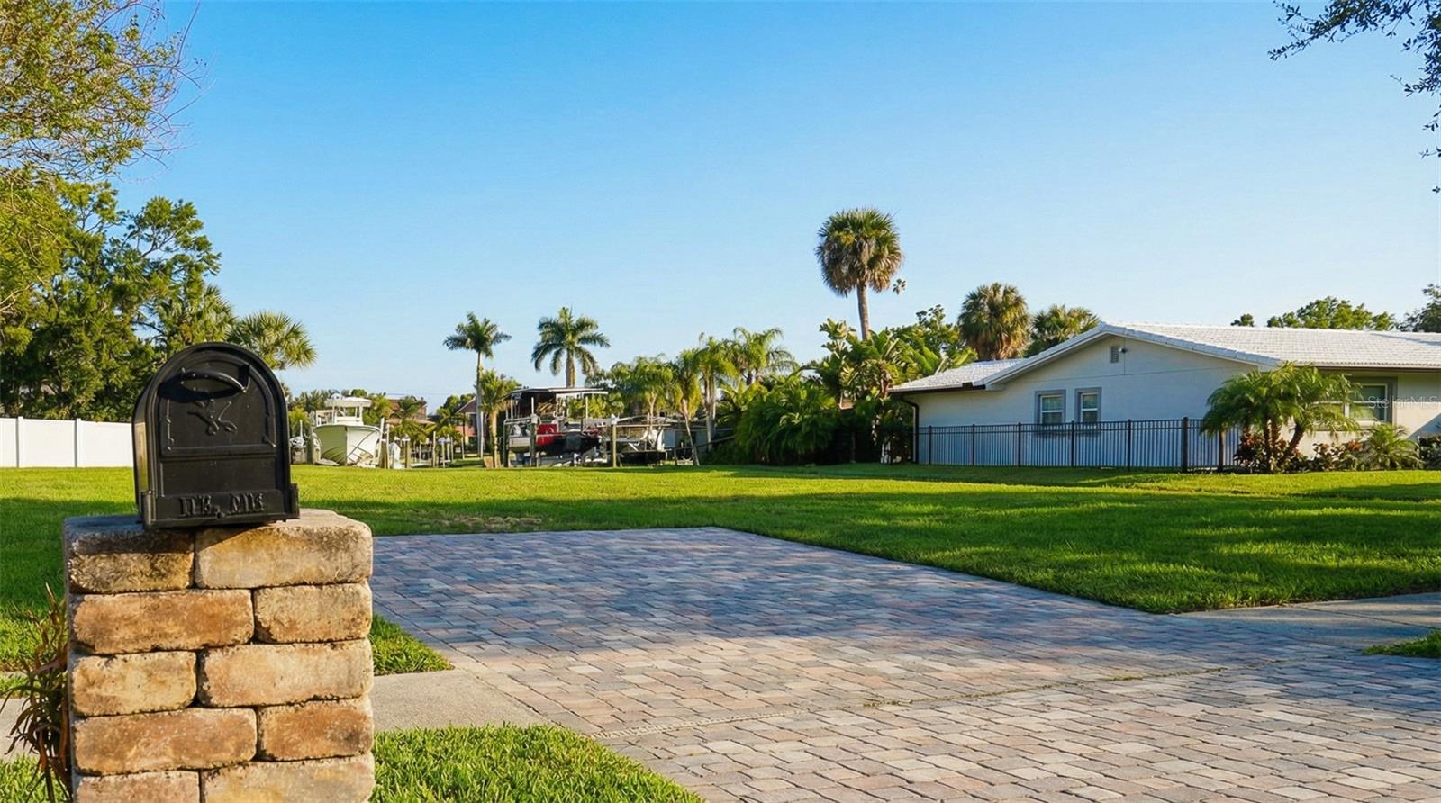 3904 DANA SHORES DR