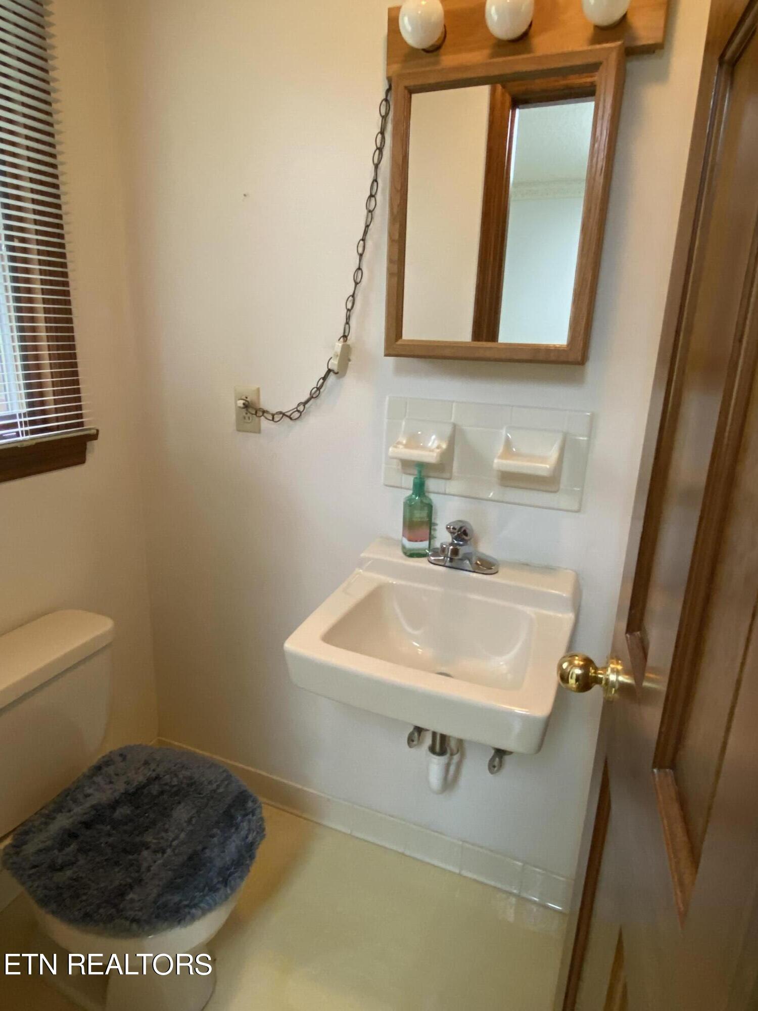 6950/7000 Chapman Hwy