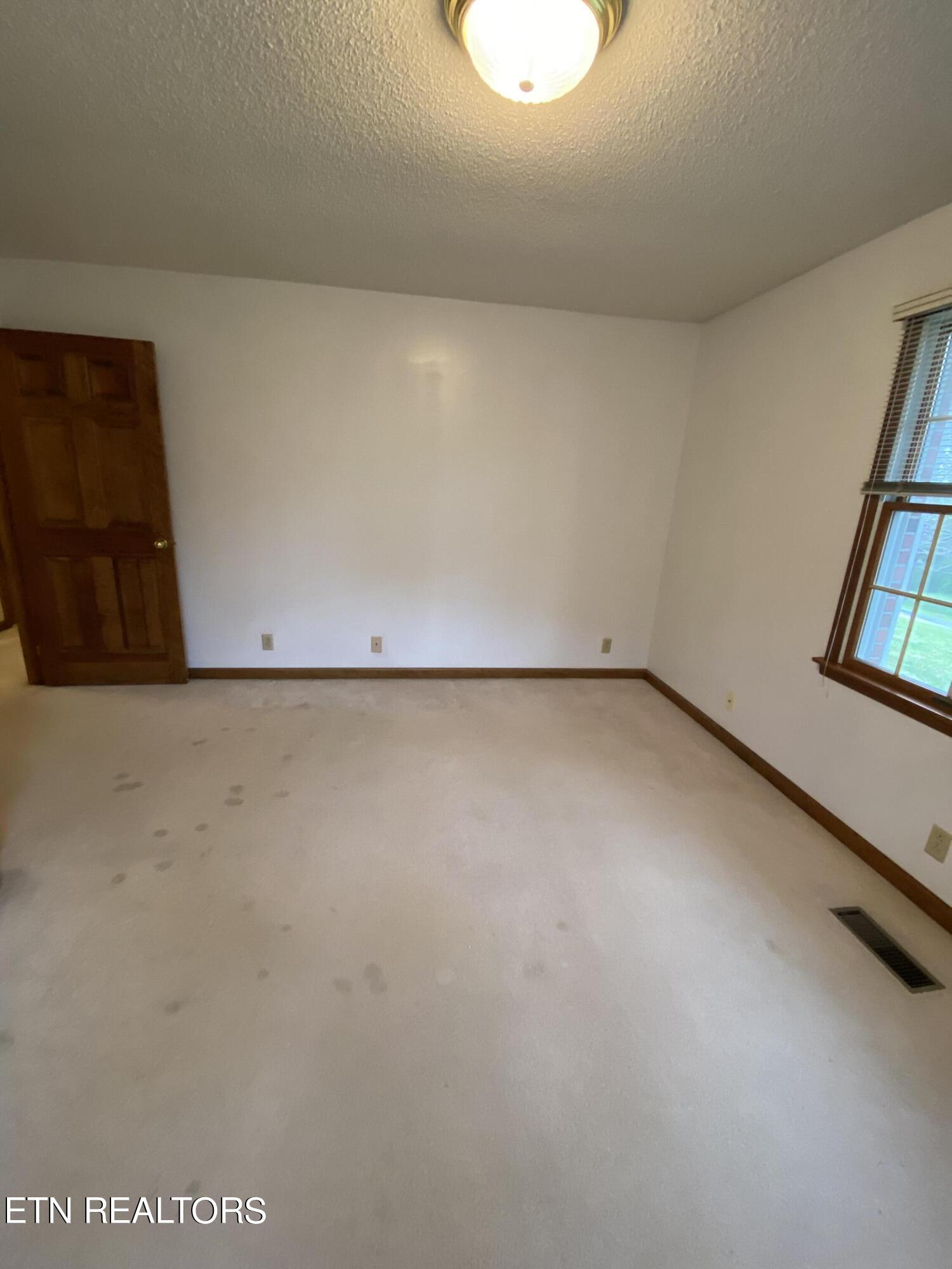 6950/7000 Chapman Hwy