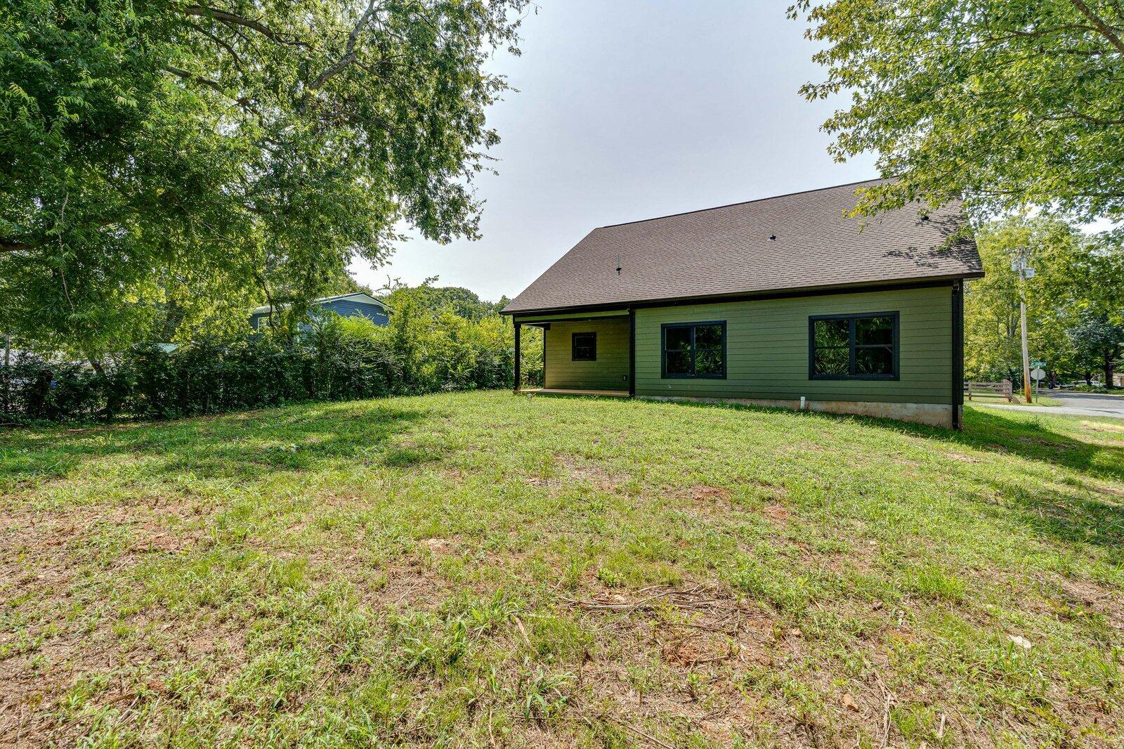 916 NE Jenkins Road, N E