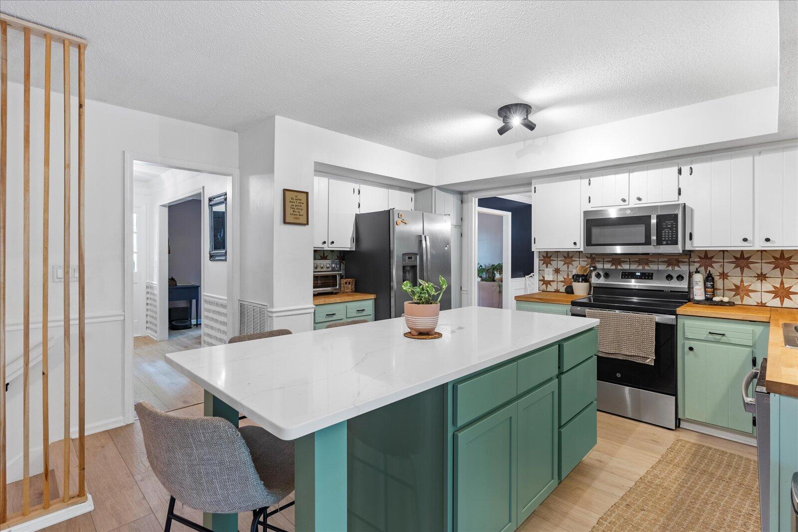 6415 Lake Meadows Drive