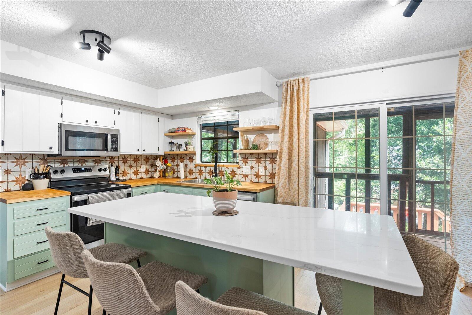 6415 Lake Meadows Drive