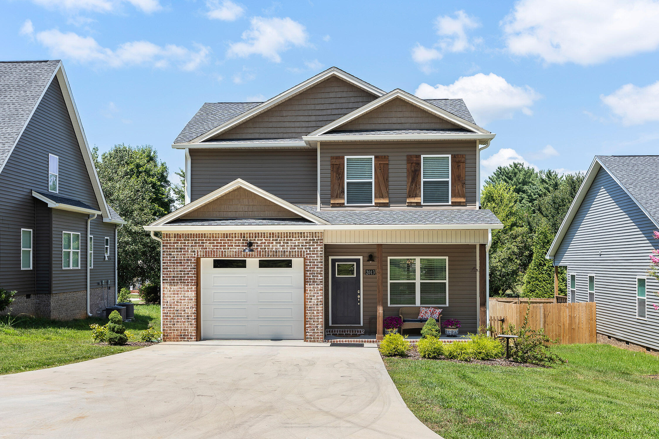 2013 Charles Street NE