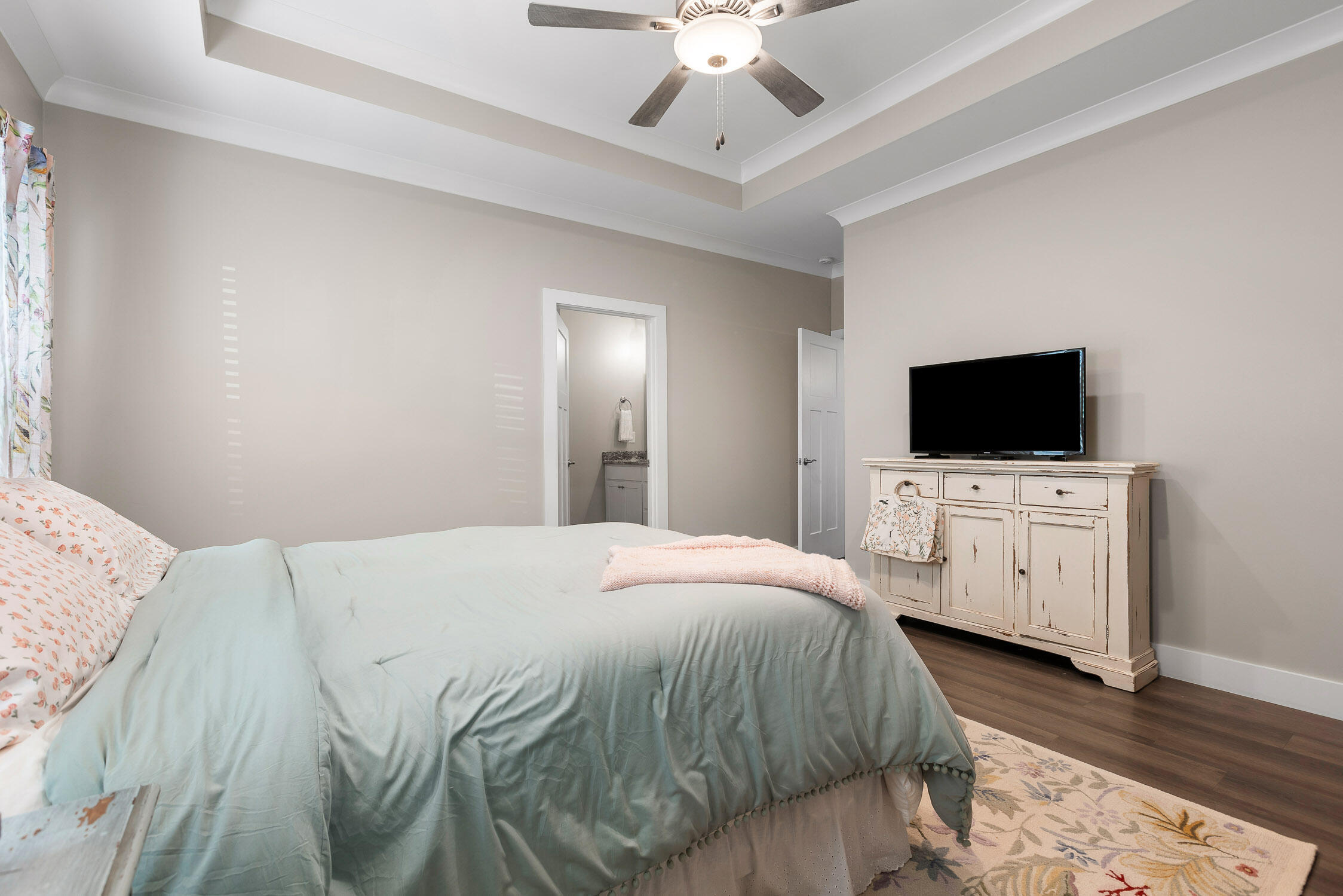 2013 Charles Street NE