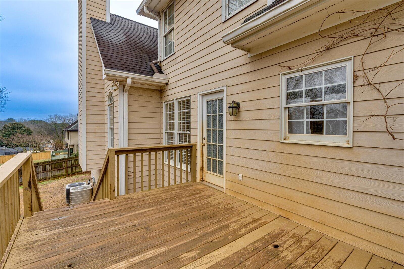 121 Oakhurst Terrace NE
