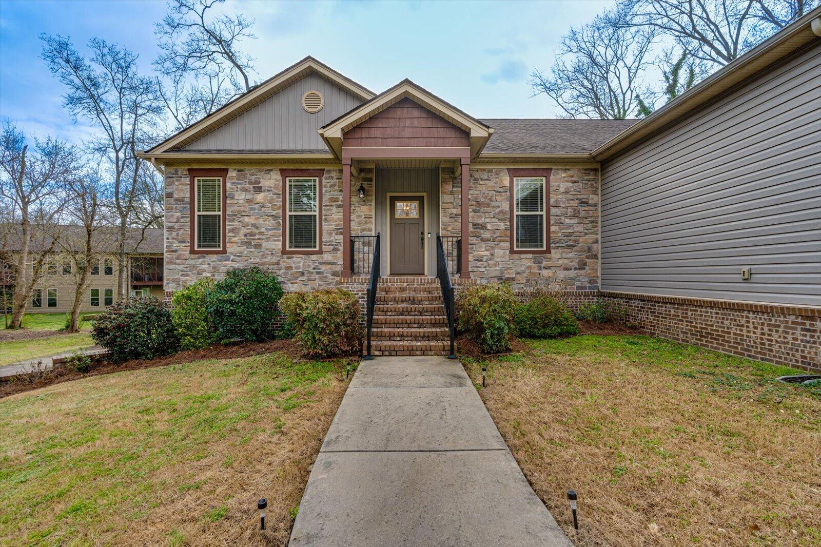 2322 Gale Lane