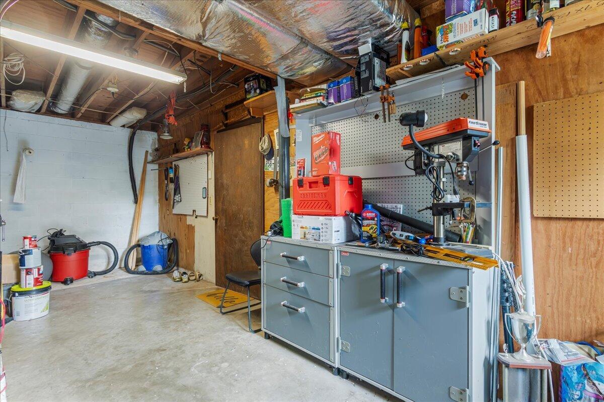 1305 Ridgeway Circle