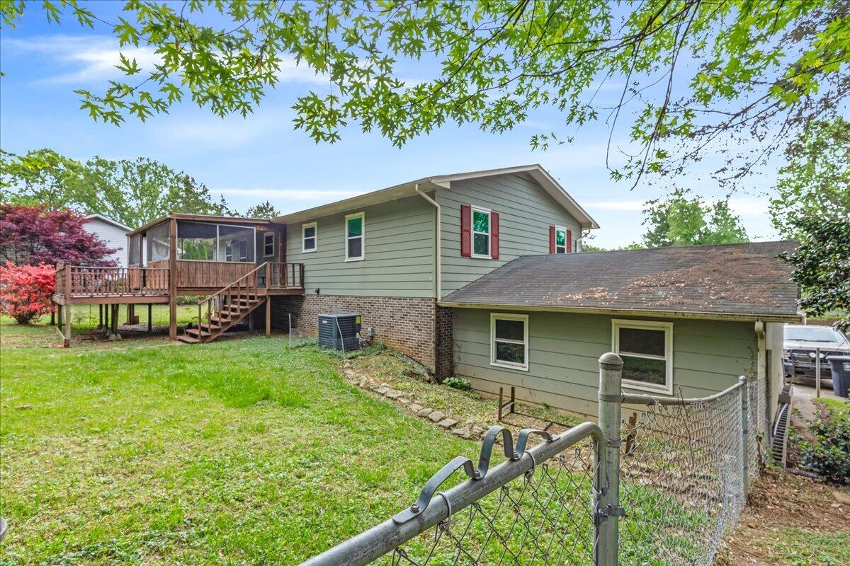 1305 Ridgeway Circle